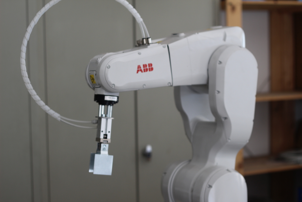 "industrial robot arm"