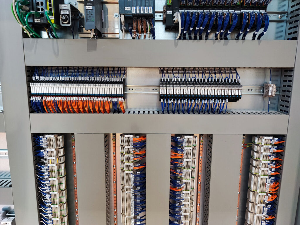 quadro elettrico in produzione 1