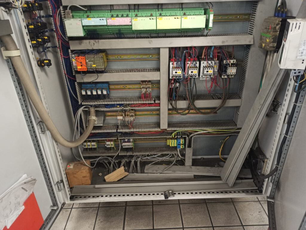 quadro elettrico vecchio 1 banco prova